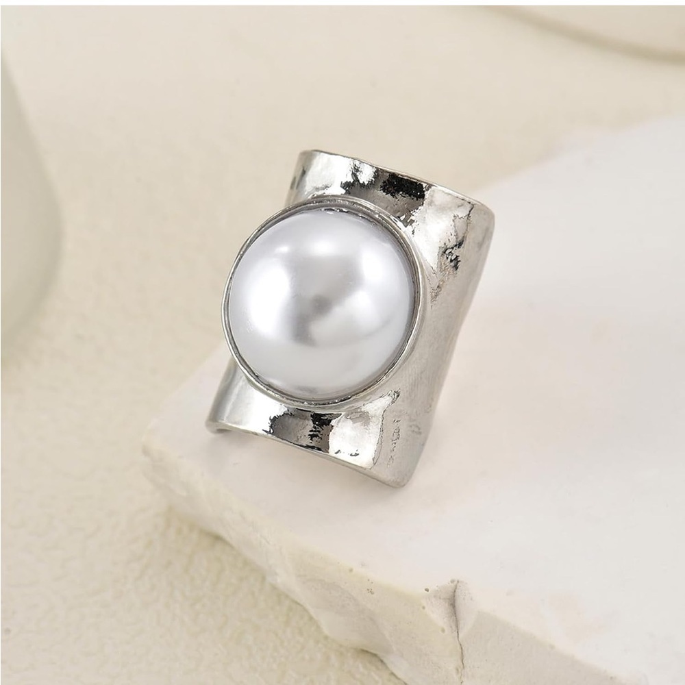 Sculptural Baroque Pearl Signet Ring - Picture 3 of 5